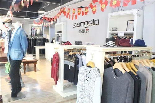 追風(fēng)品牌工廠(chǎng)店清倉(cāng)引搶購(gòu)潮，樂(lè)山市民排隊(duì)搶購(gòu)10元起外套